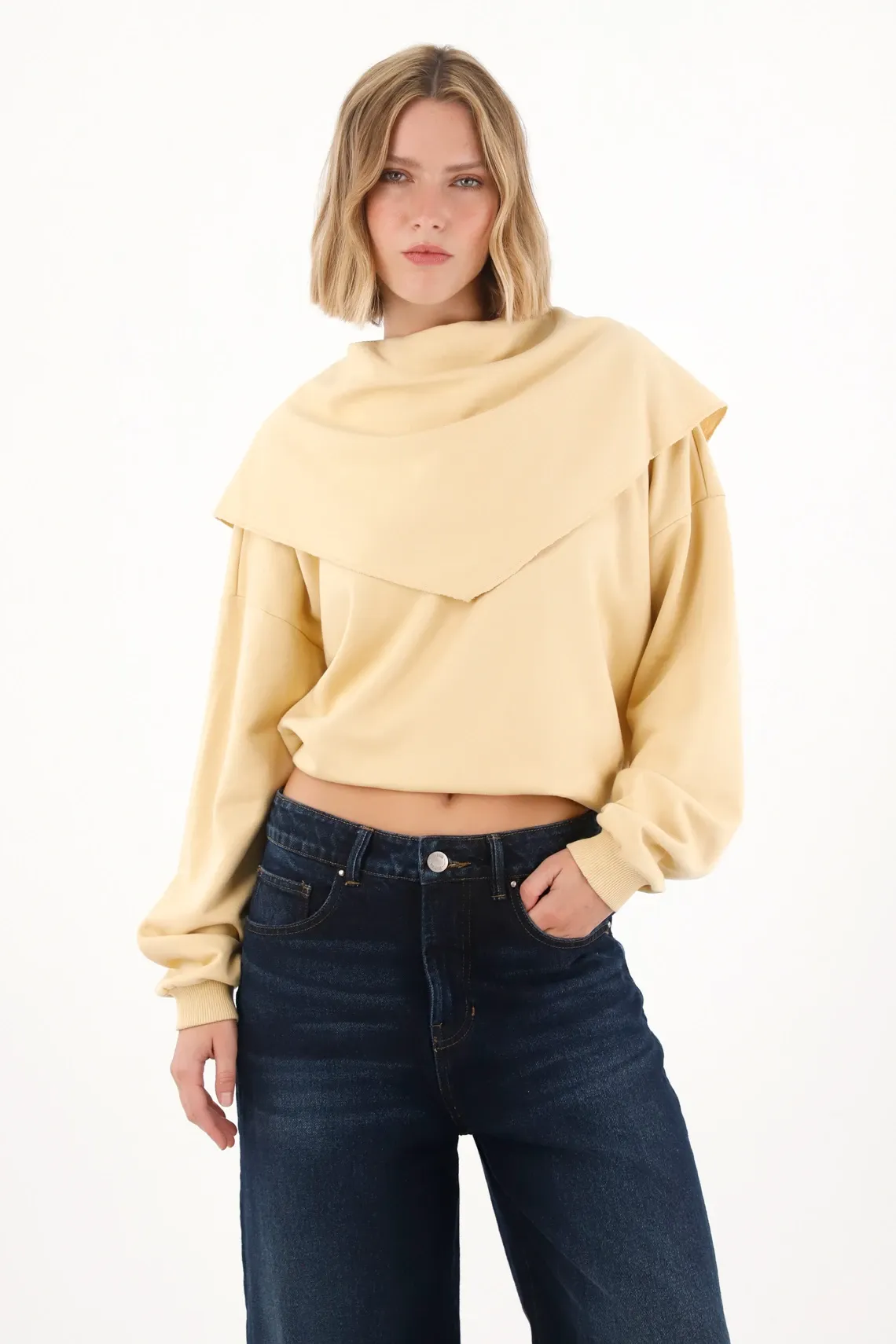 Buzo con cuello drapeado café para mujer