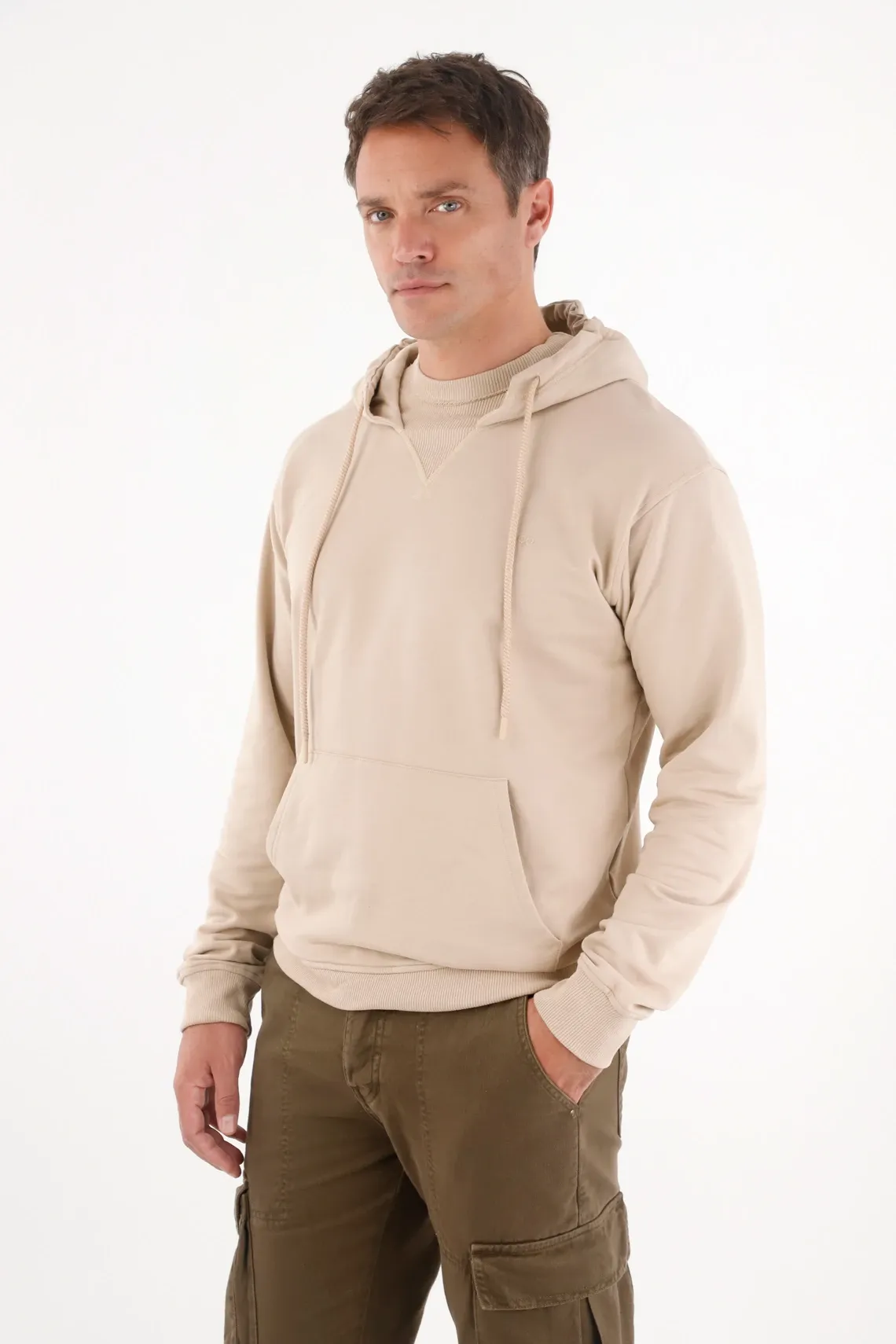 Buzo tipo hoodie con capucha café para hombre