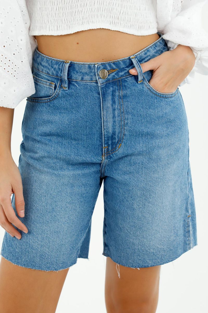 Short tipo bermuda de mujer, silueta de corte en A, tiro alto, tono medio