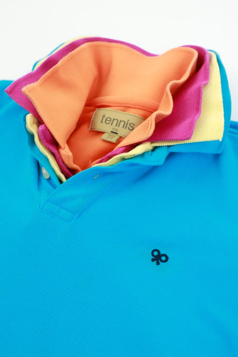 Polo azul con cuello tejido para niño
