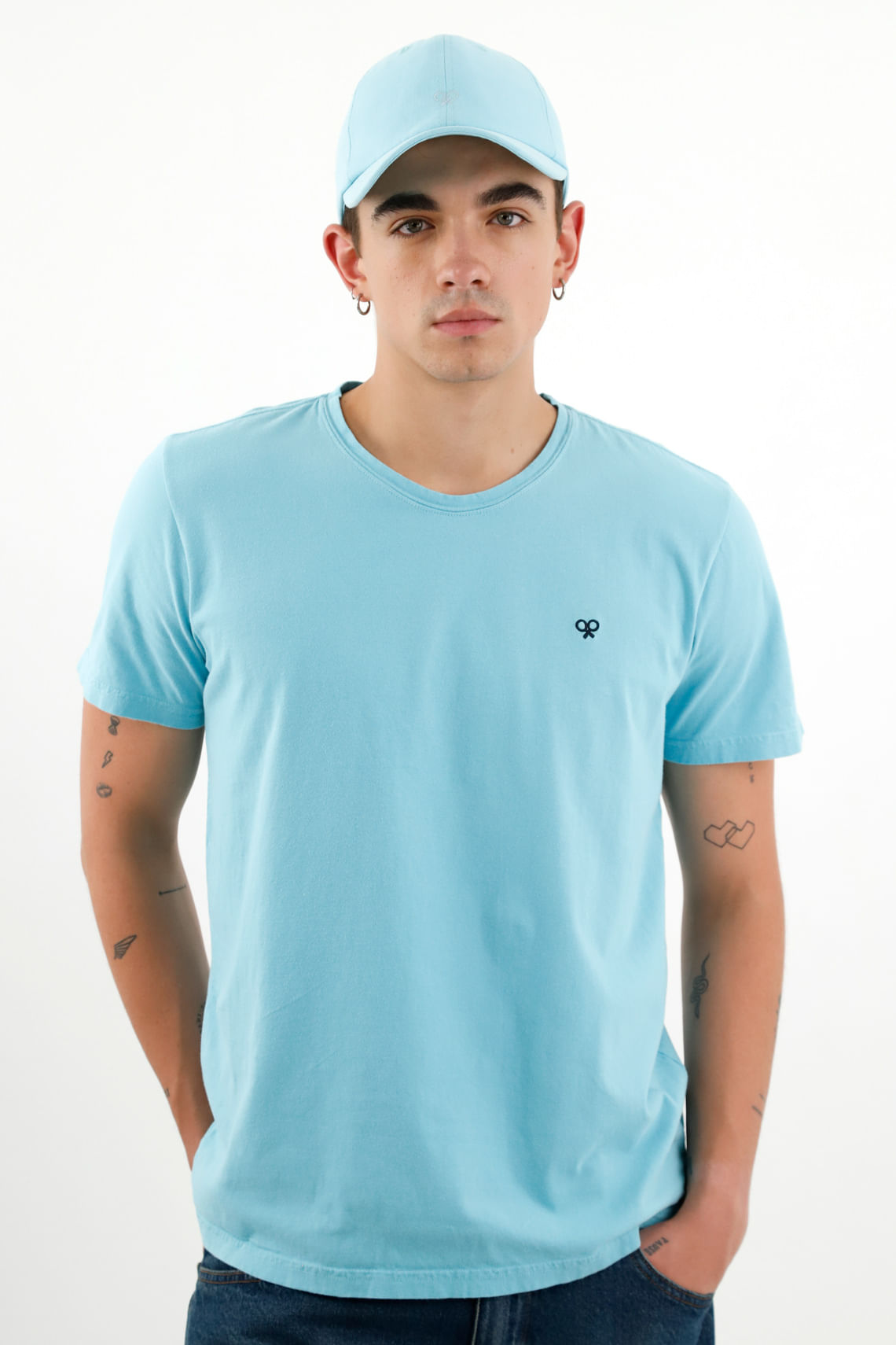Gorra azul con bordado para hombre