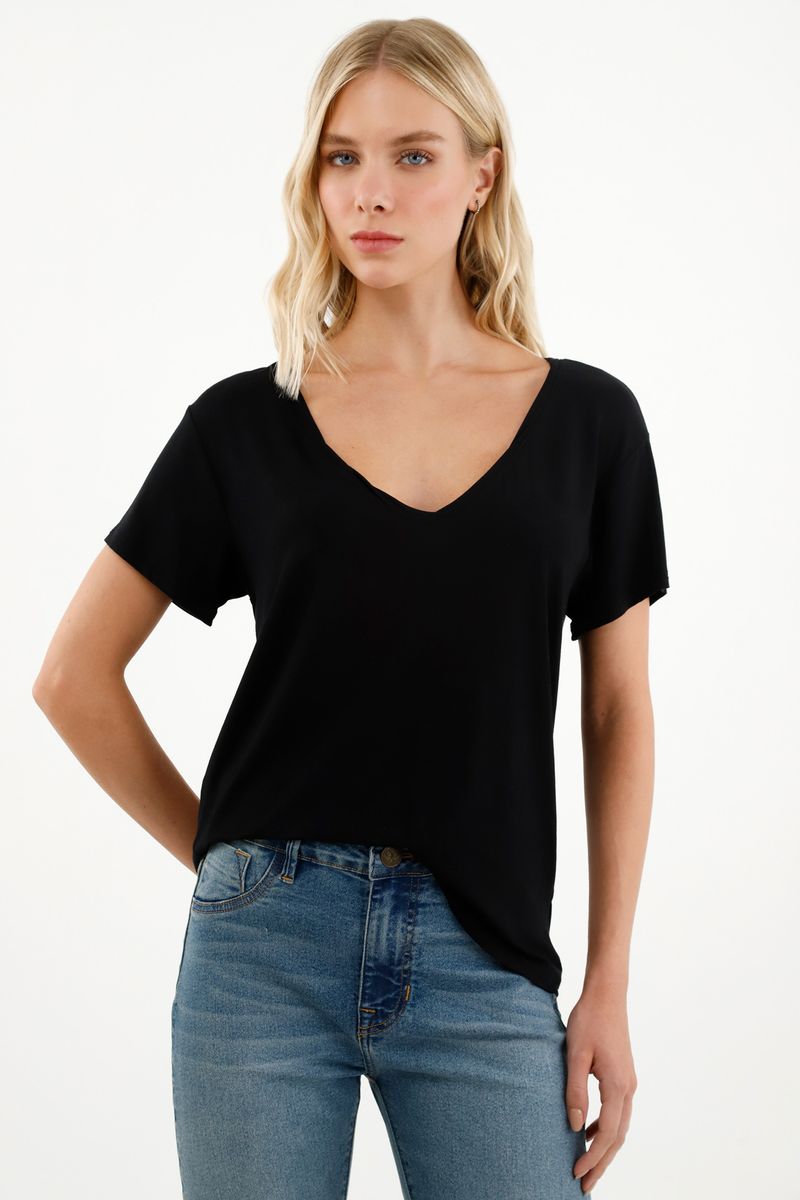 Camiseta negra cuello V para mujer