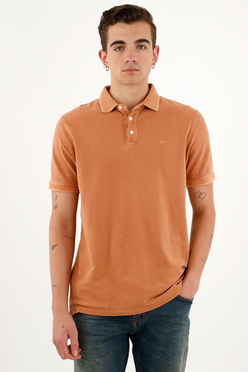 Polo naranja con mini raqueta bordada para hombre