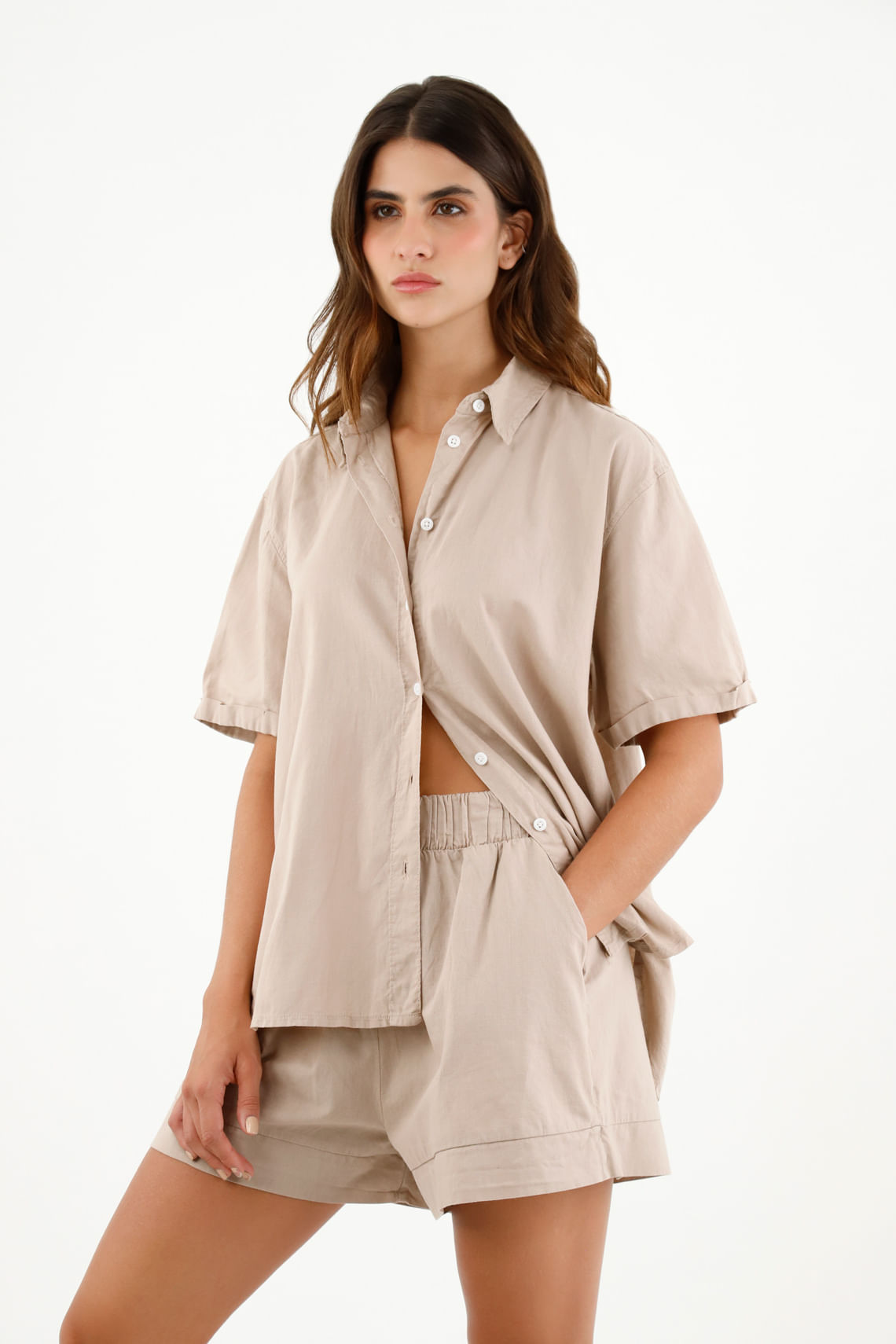 Camisa café clásica para mujer