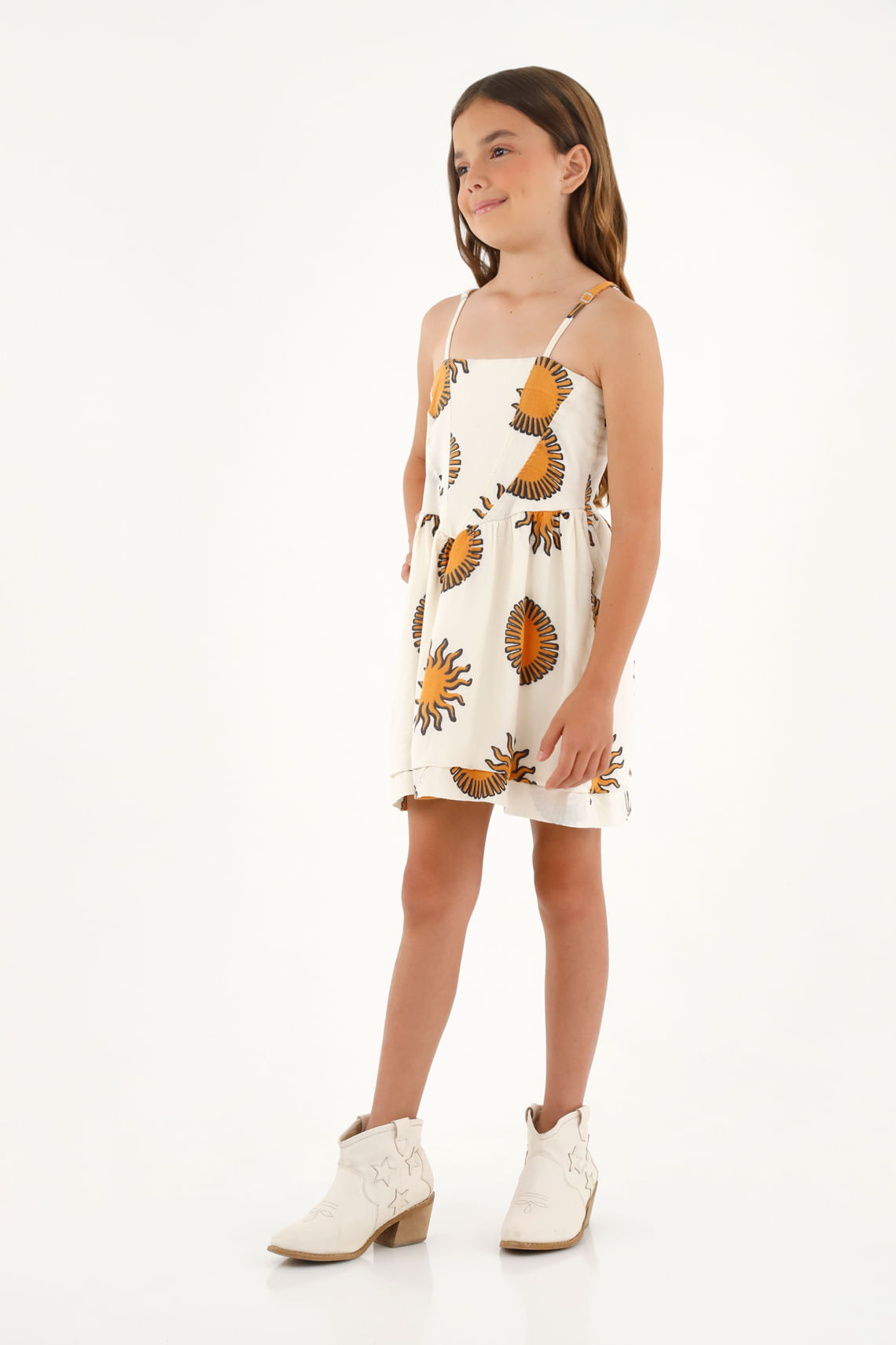 Vestido crudo con escote recto para niña