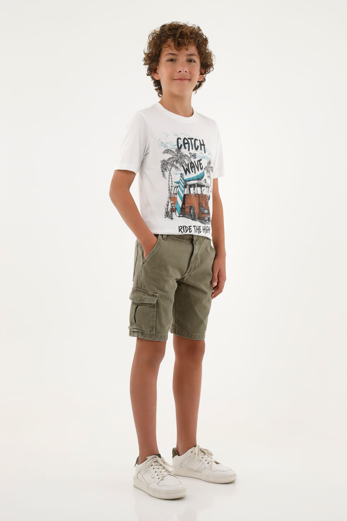 Bermuda verde con bolsillos cargo para hombre